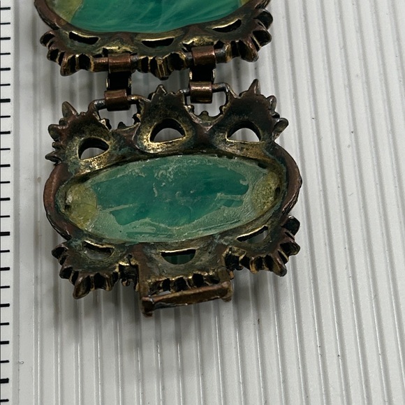 Vintage Green Lucite Stone Ornate Gold Bracelet Selro? - Picture 14 of 14